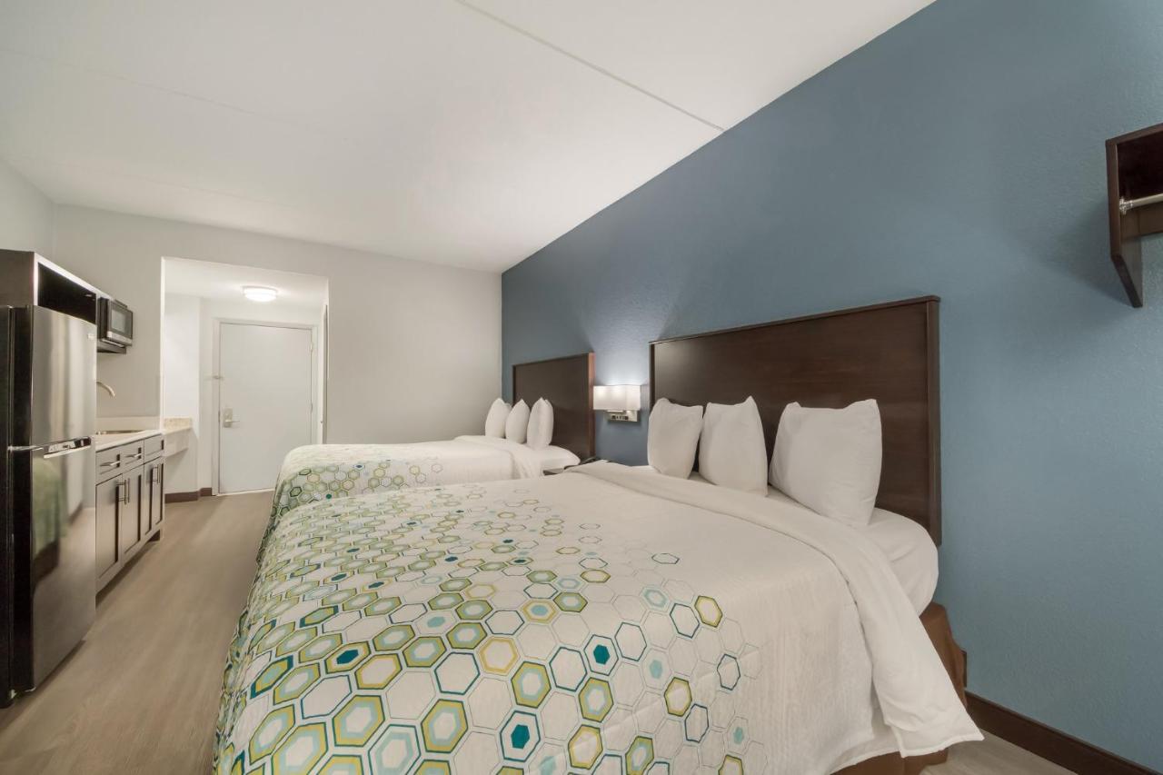Hometowne Studios By Red Roof San Antonio - Seaworld Northwest ภายนอก รูปภาพ