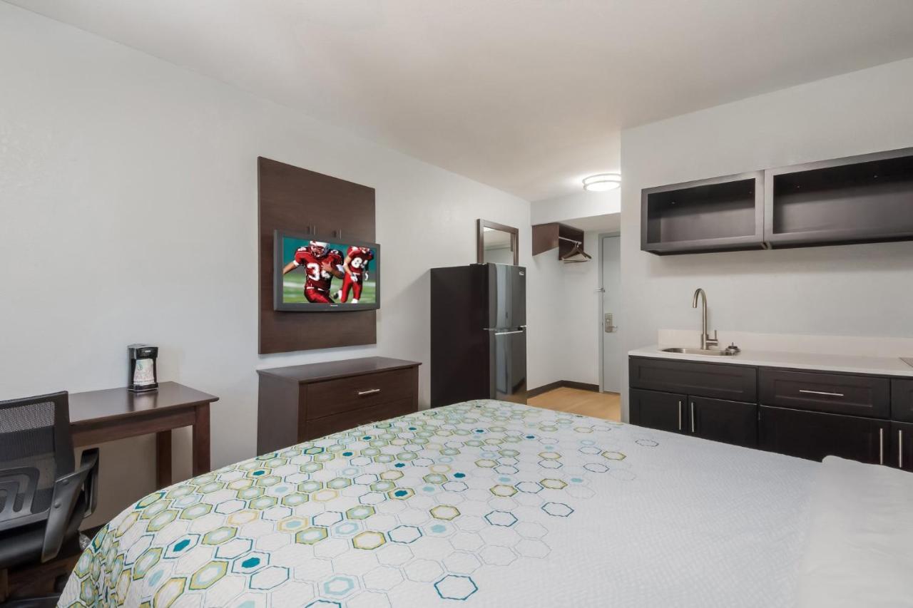 Hometowne Studios By Red Roof San Antonio - Seaworld Northwest ภายนอก รูปภาพ