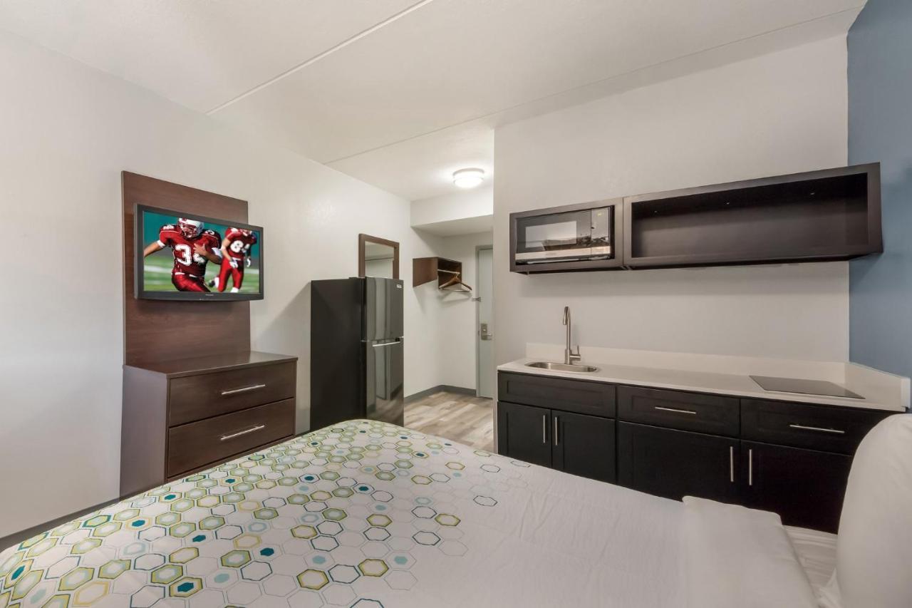 Hometowne Studios By Red Roof San Antonio - Seaworld Northwest ภายนอก รูปภาพ
