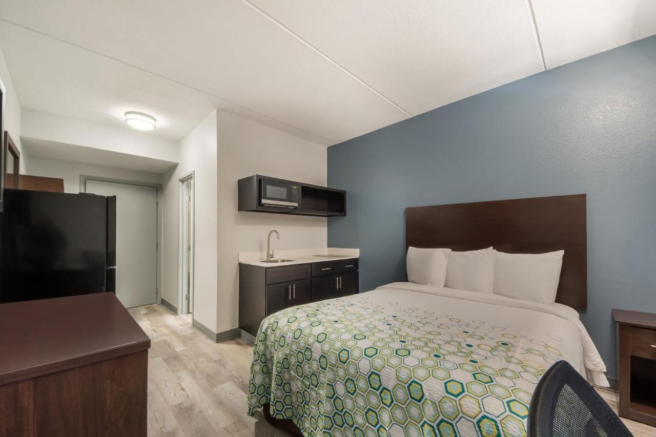 Hometowne Studios By Red Roof San Antonio - Seaworld Northwest ภายนอก รูปภาพ