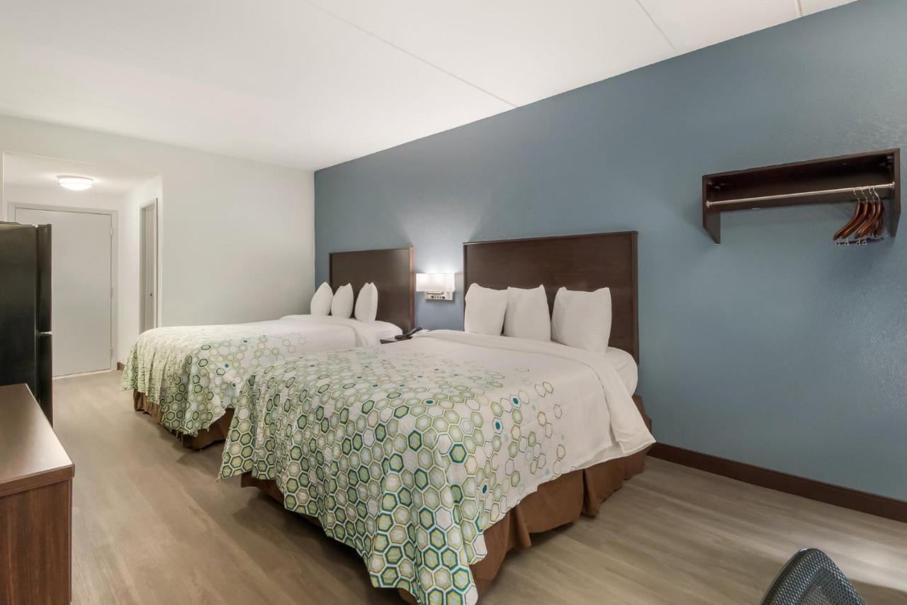 Hometowne Studios By Red Roof San Antonio - Seaworld Northwest ภายนอก รูปภาพ