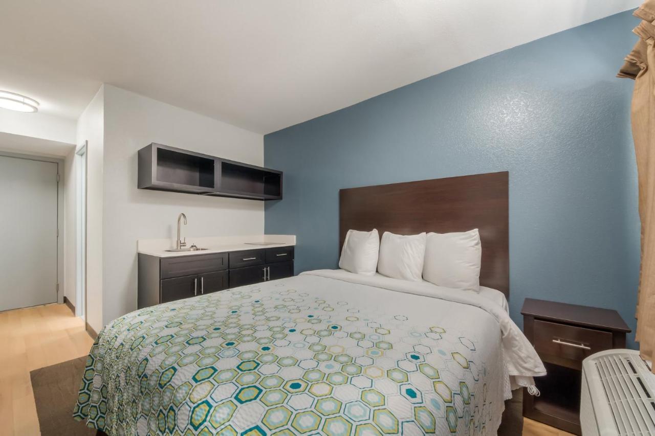 Hometowne Studios By Red Roof San Antonio - Seaworld Northwest ภายนอก รูปภาพ