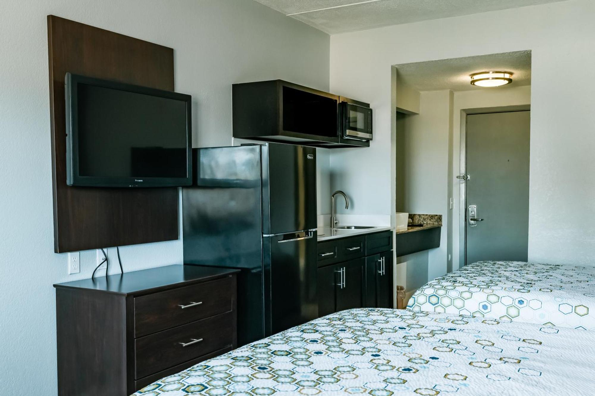Hometowne Studios By Red Roof San Antonio - Seaworld Northwest ภายนอก รูปภาพ