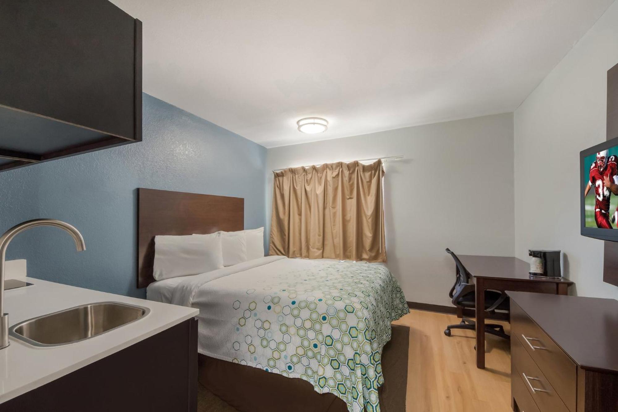 Hometowne Studios By Red Roof San Antonio - Seaworld Northwest ภายนอก รูปภาพ